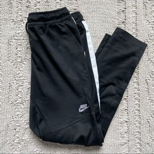 COPY - Nike track pants